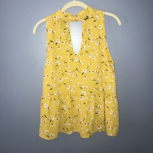 🌼Francesca’s Floral Subtle Peplum Top